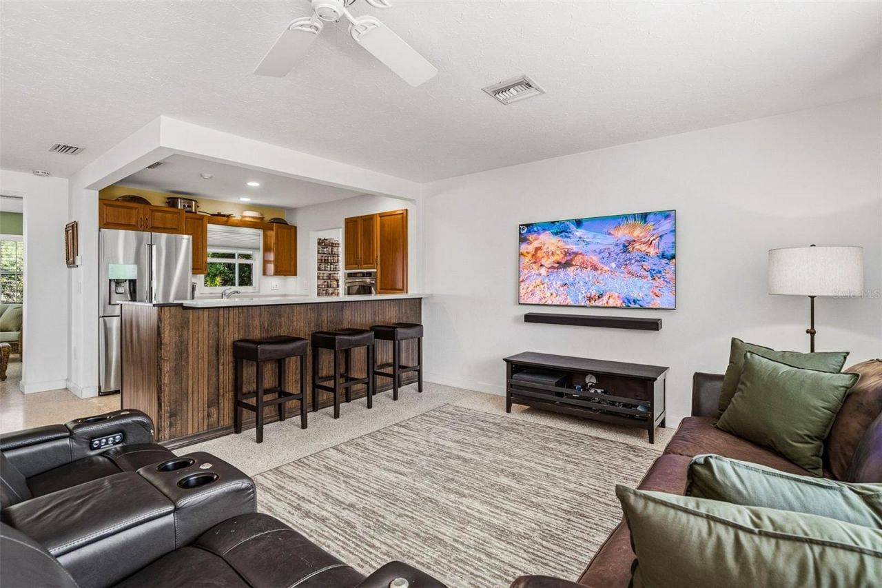2747 Jefferson Circle, Sarasota, FL 34239 Photo