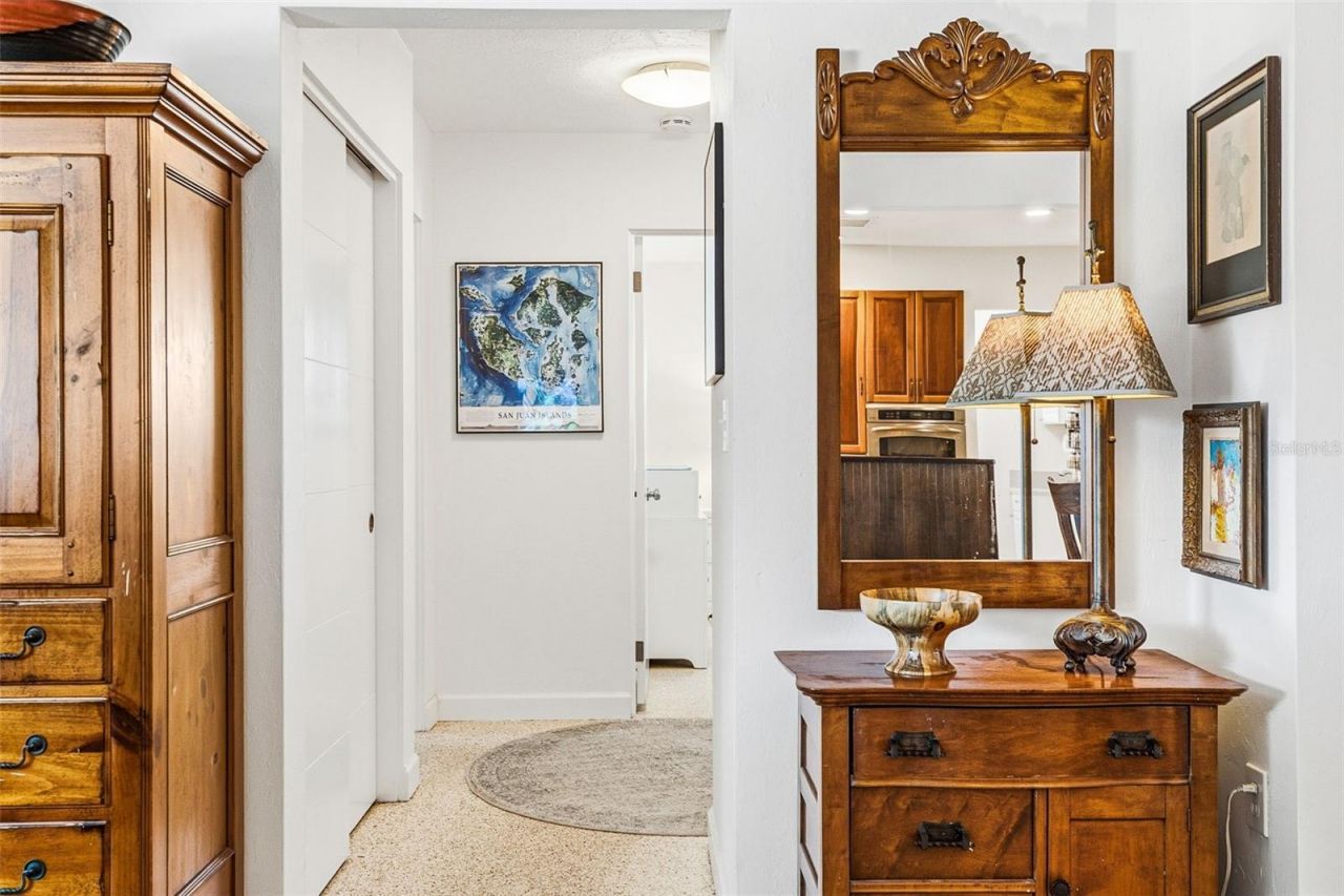 2747 Jefferson Circle, Sarasota, FL 34239 Photo