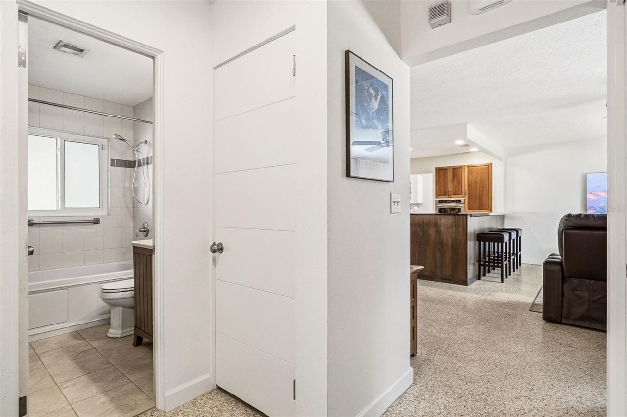2747 Jefferson Circle, Sarasota, FL 34239 Photo