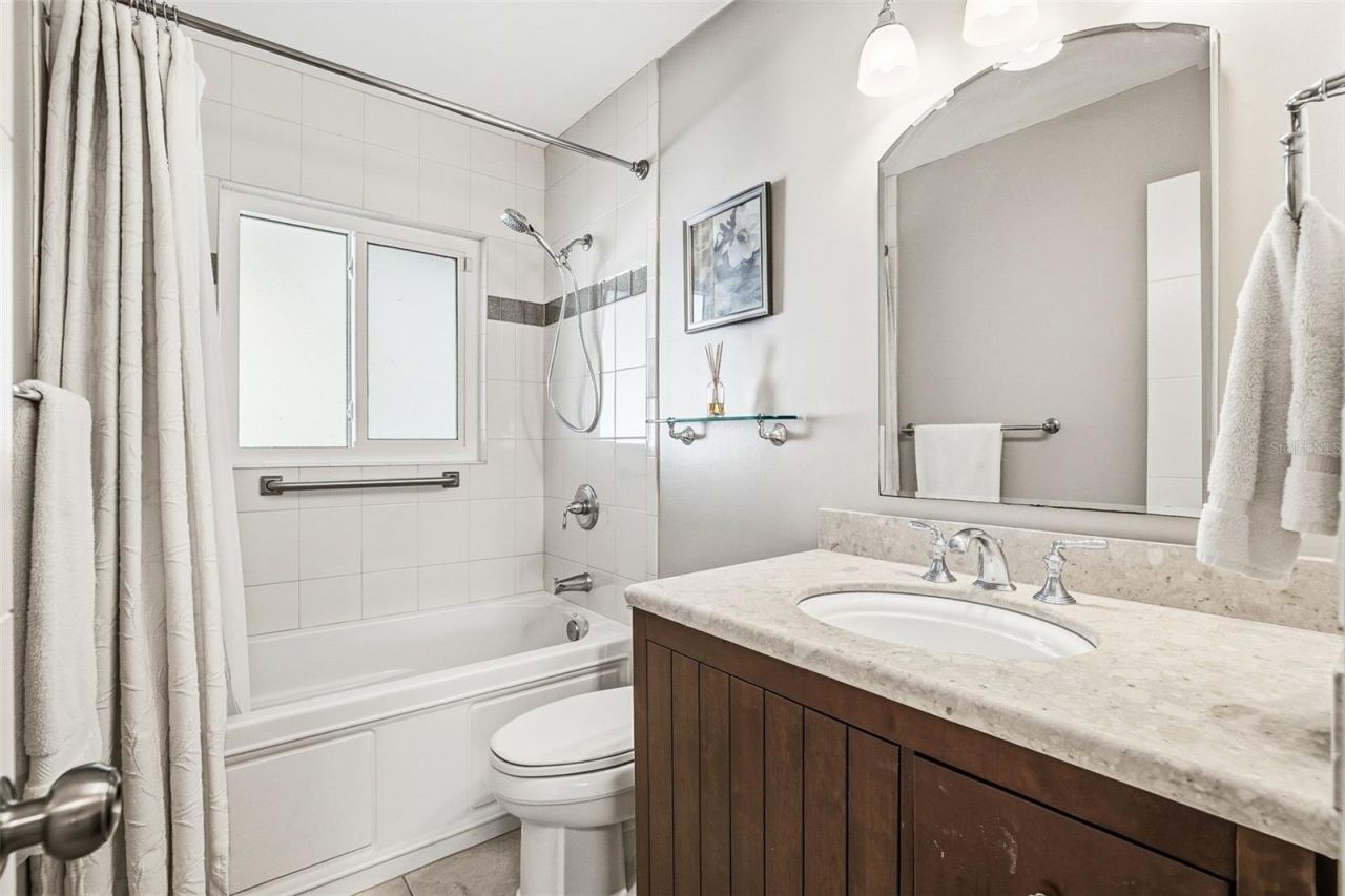 2747 Jefferson Circle, Sarasota, FL 34239 Photo