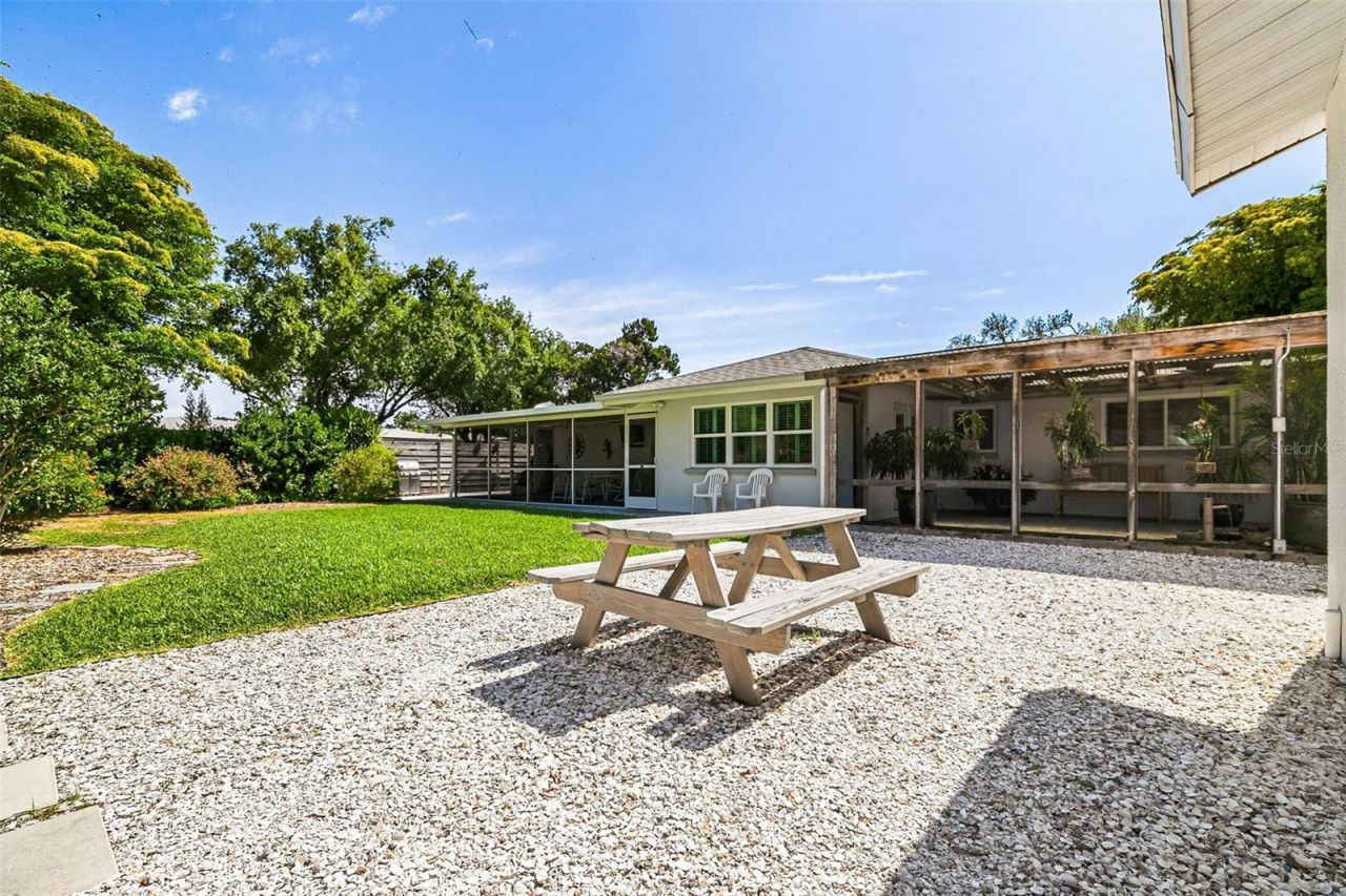 2747 Jefferson Circle, Sarasota, FL 34239 Photo