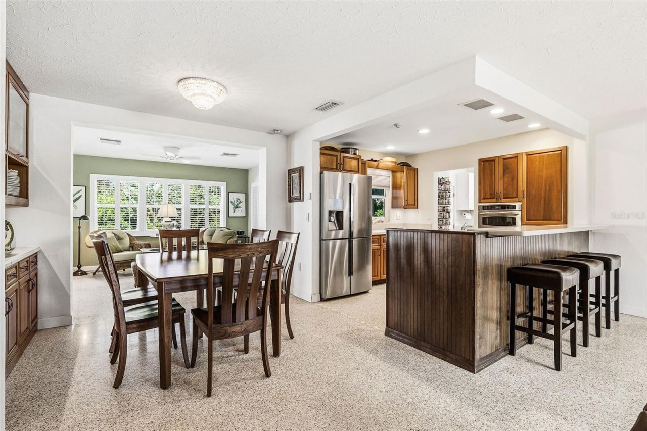 2747 Jefferson Circle, Sarasota, FL 34239 Photo