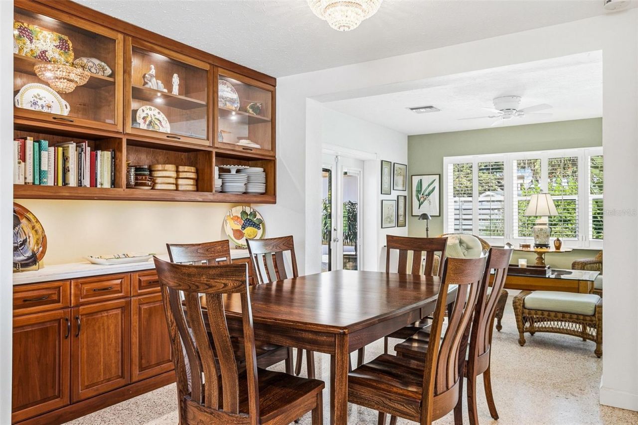 2747 Jefferson Circle, Sarasota, FL 34239 Photo