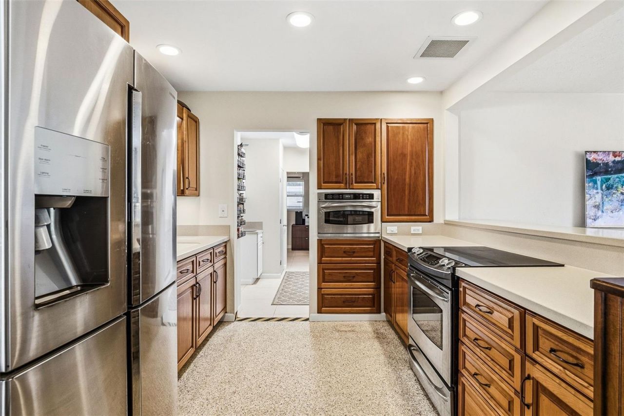 2747 Jefferson Circle, Sarasota, FL 34239 Photo