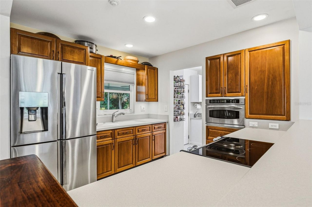 2747 Jefferson Circle, Sarasota, FL 34239 Photo