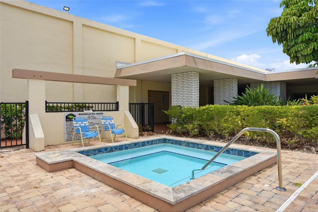 5967 Terrace Park Drive N, Unit 201, Saint Petersburg, FL 33709 Photo