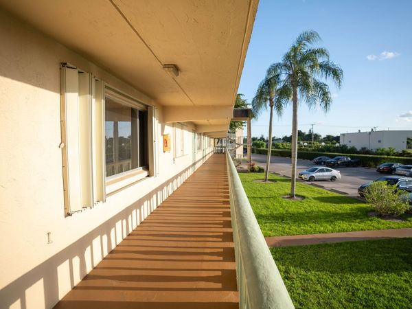 400 W Village Green Cir Circle W, Unit 214, Palm Springs, FL 33461