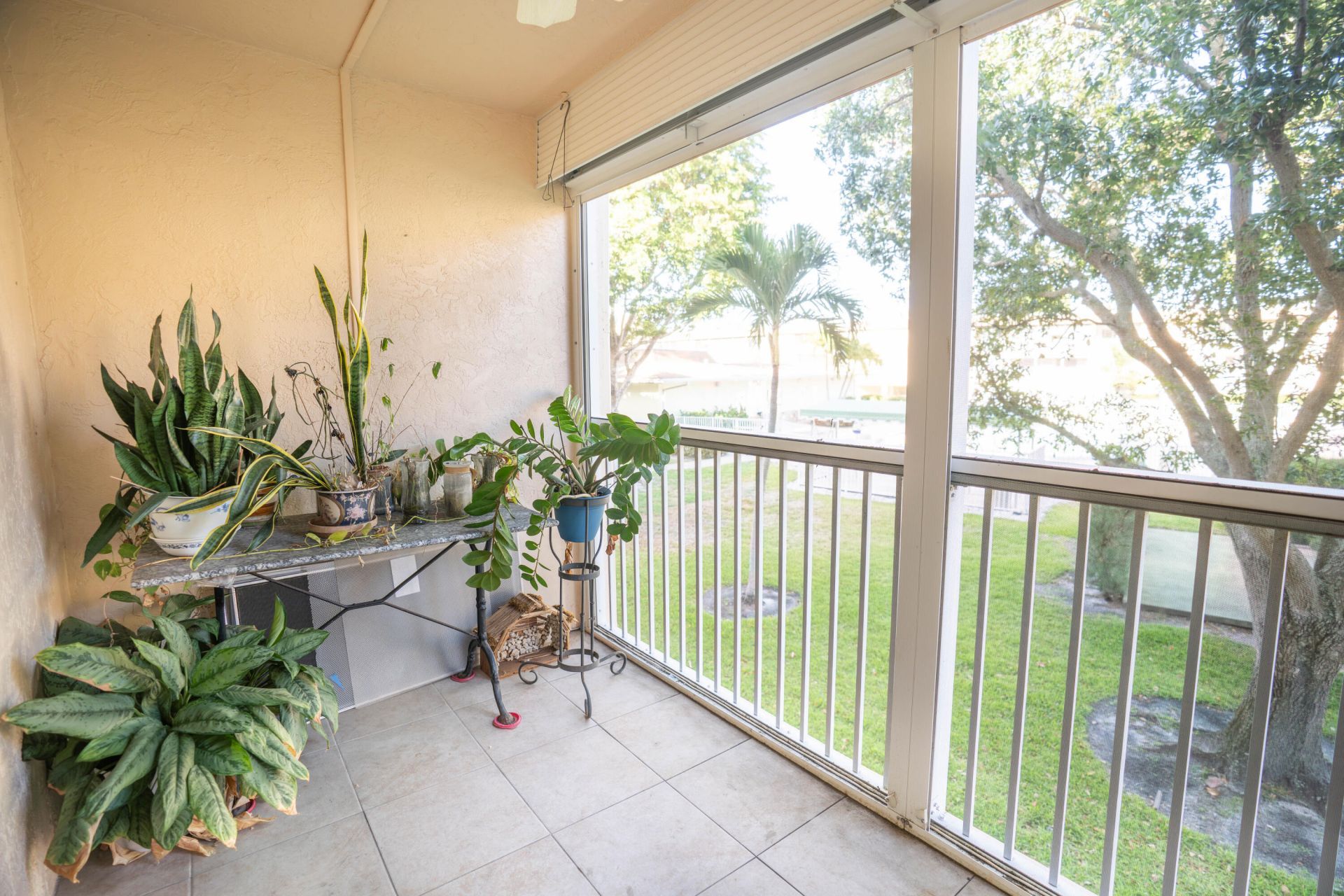 400 W Village Green Cir Circle W, Unit 214, Palm Springs, FL 33461 Photo
