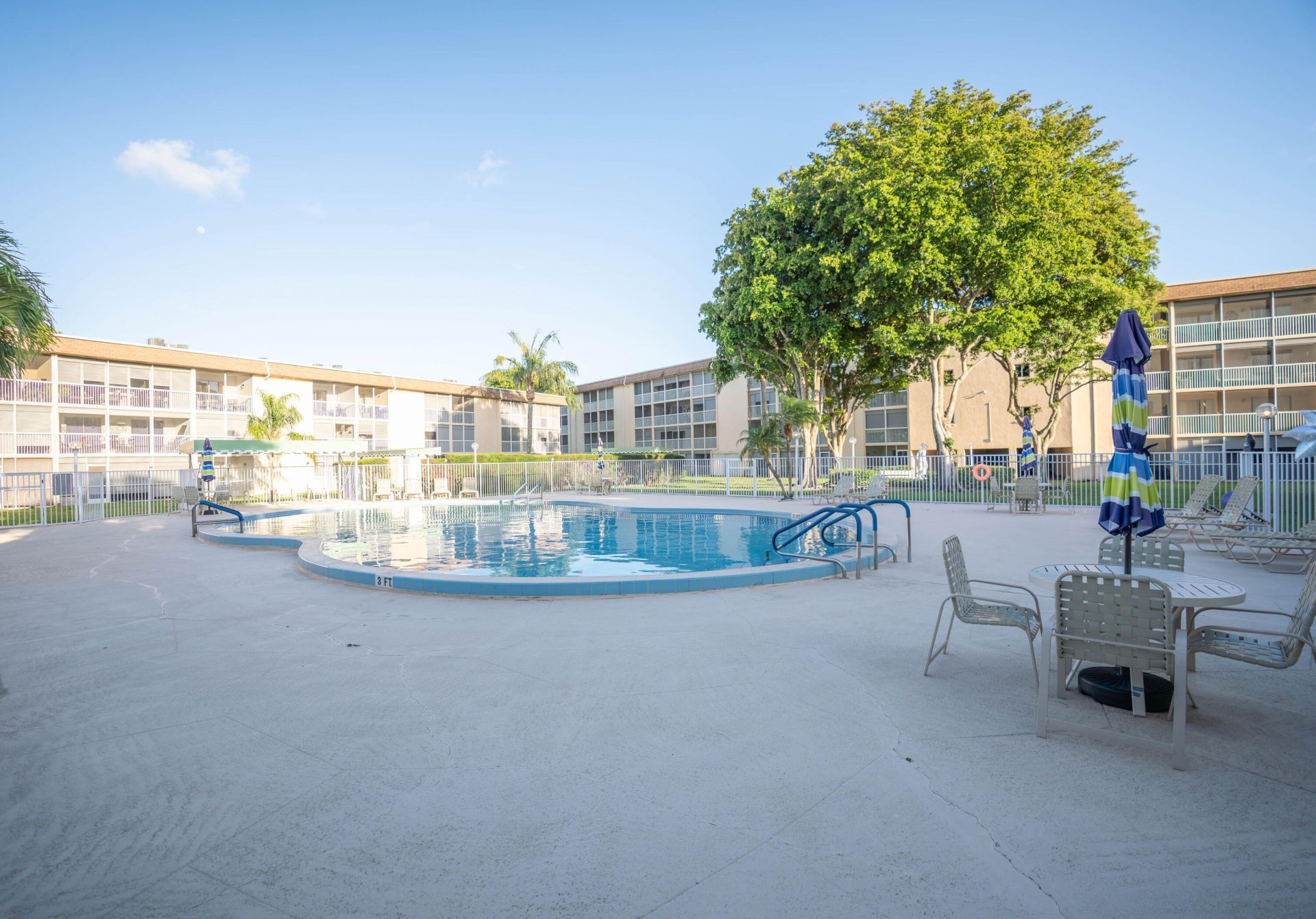 400 W Village Green Cir Circle W, Unit 214, Palm Springs, FL 33461 Photo