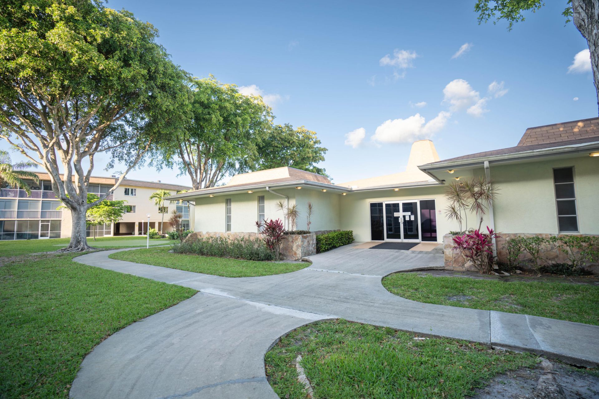 400 W Village Green Cir Circle W, Unit 214, Palm Springs, FL 33461 Photo