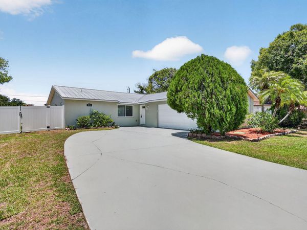 2190 SW Kail Street, Port St. Lucie, FL 34984