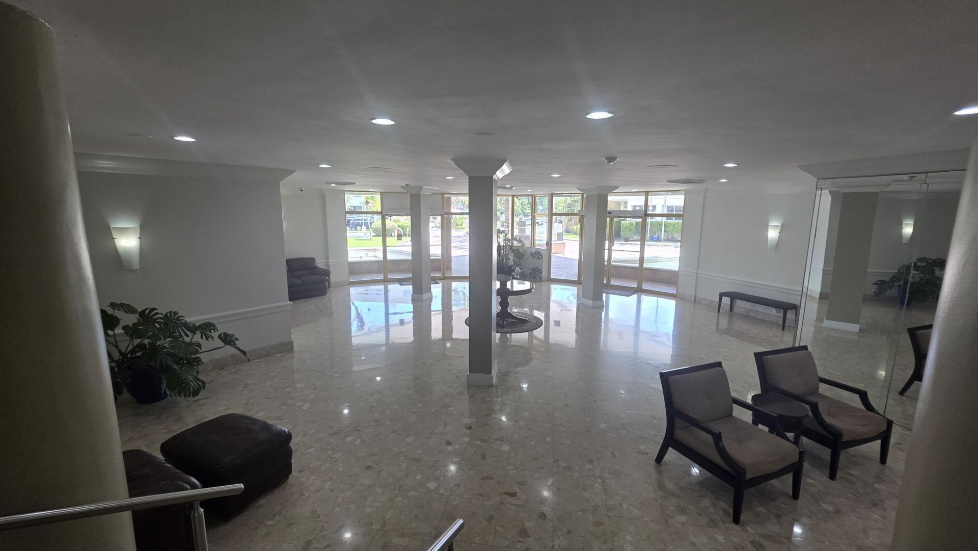 100 Golden Isles Drive, Unit 714, Hallandale Beach, FL 33009 Photo