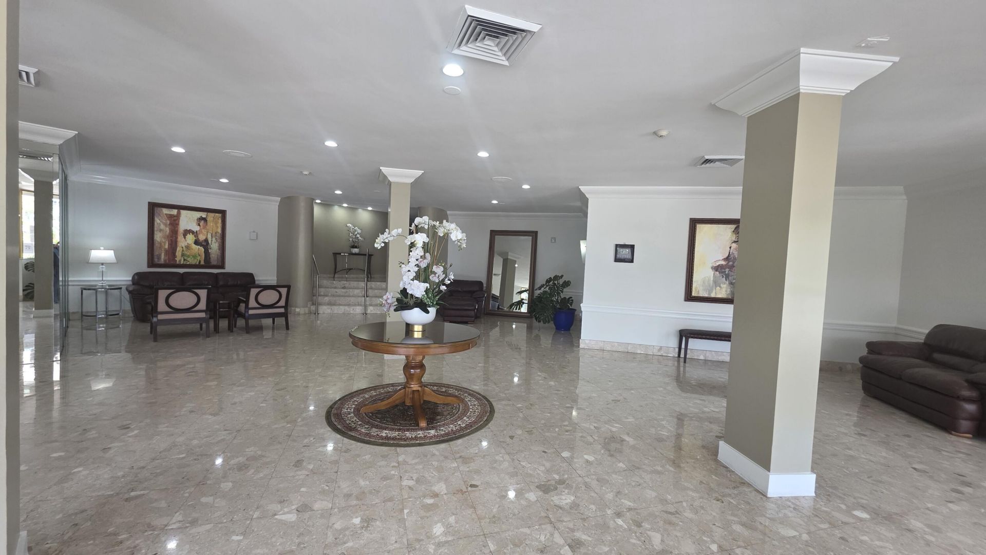 100 Golden Isles Drive, Unit 714, Hallandale Beach, FL 33009 Photo