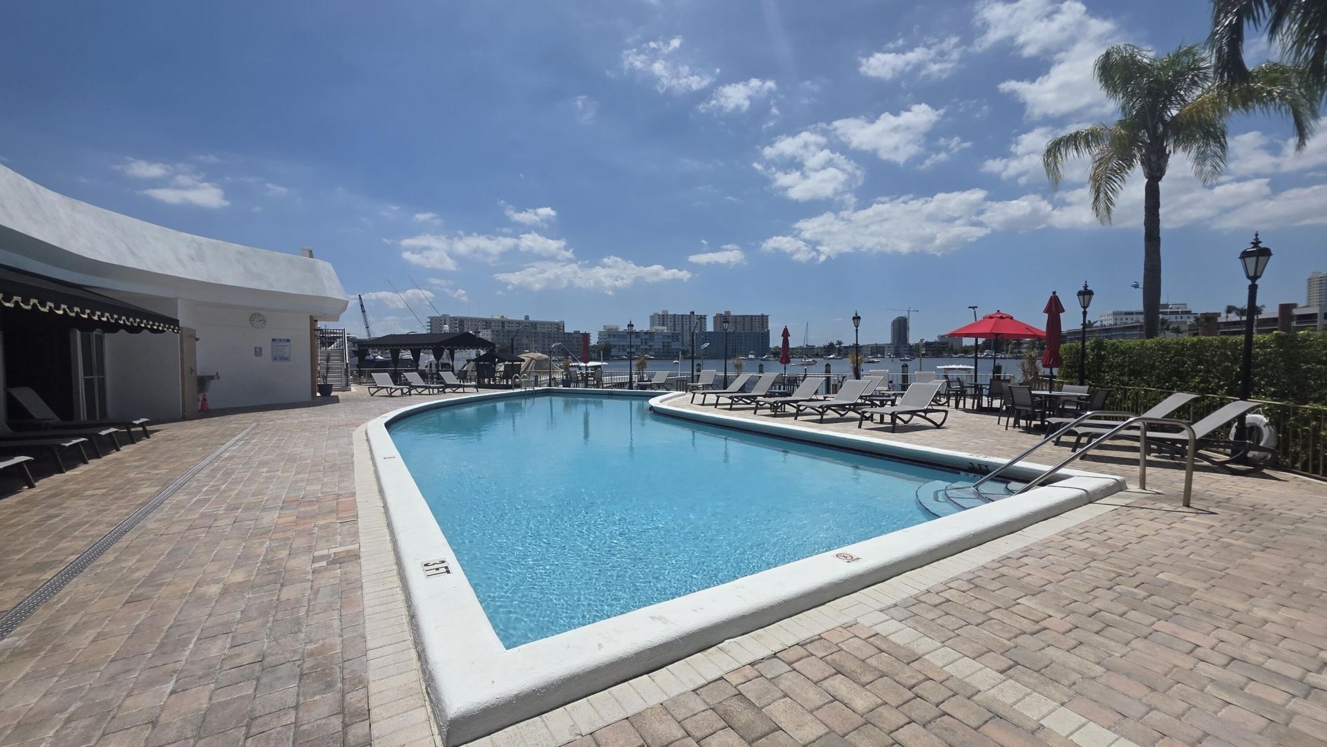 100 Golden Isles Drive, Unit 714, Hallandale Beach, FL 33009 Photo