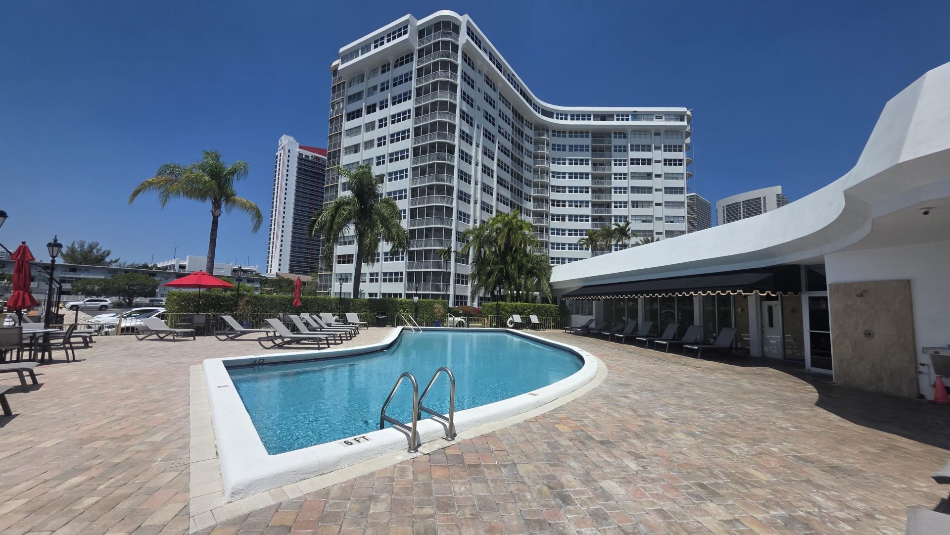 100 Golden Isles Drive, Unit 714, Hallandale Beach, FL 33009 Photo