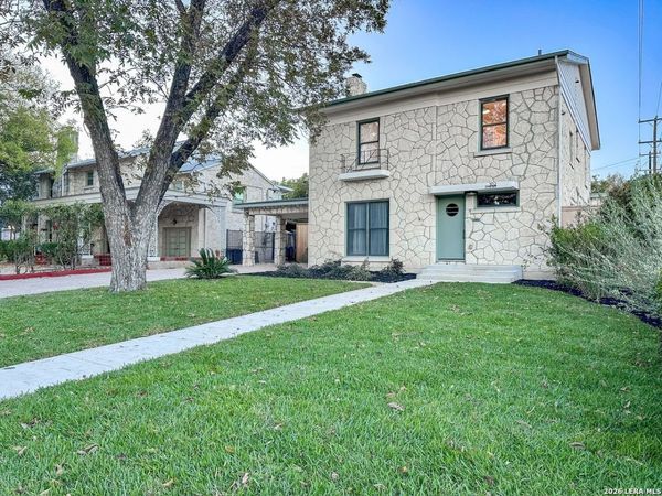 102 LUTHER DR, Olmos Park, TX 78212