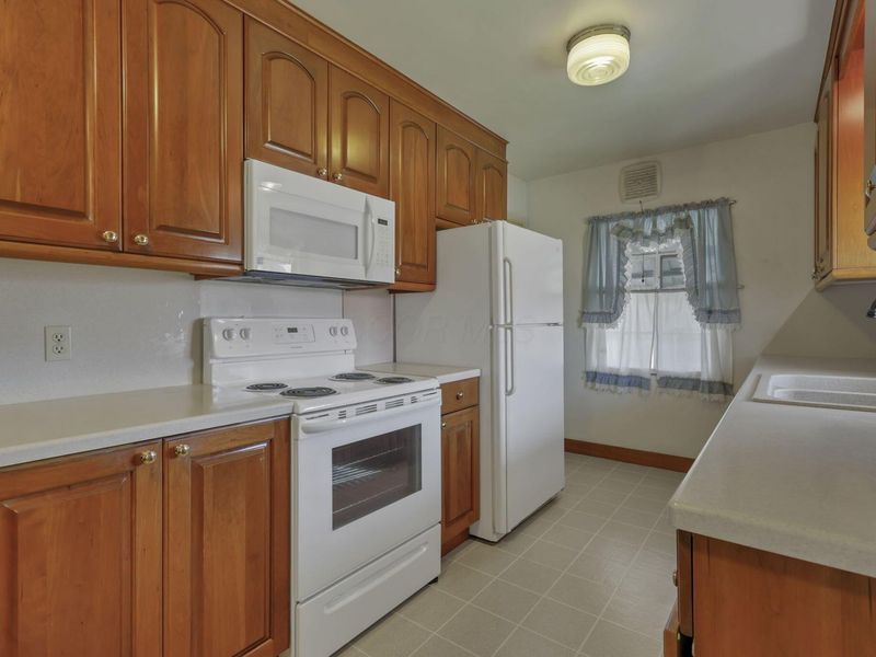 300 N Johns Street , Amanda, OH 43102 Photo 9