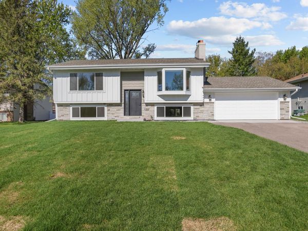 4413 Bramblewood Avenue , Vadnais Heights, MN 55127