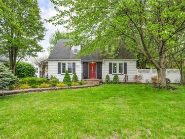 2071 Lakeview Avenue, Rocky River, OH 44116