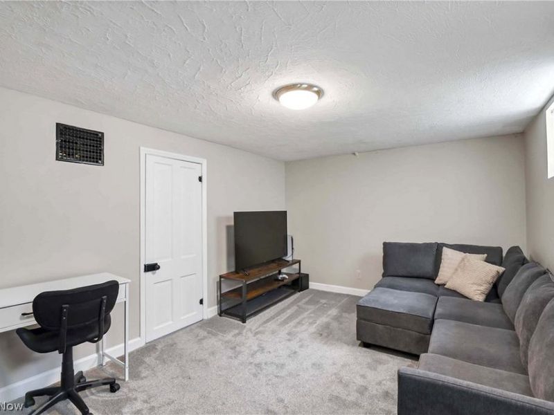 15027 Rosemary Avenue, Cleveland, OH 44111 Photo 25