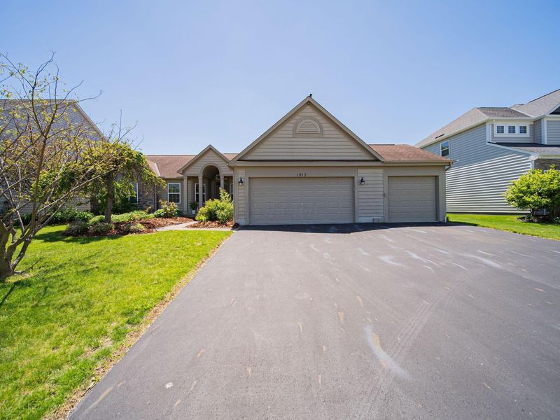1913 Mallow Lane, Grove City, OH 43123 Photo 2