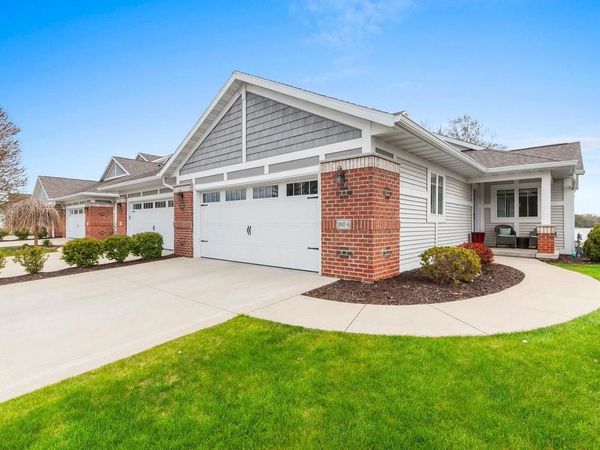 2617 BAY HARBOR CIRCLE, Unit 4, Green Bay, WI 54304