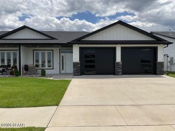 6125 MAGNOLIA Drive, Grand Forks, ND 58201