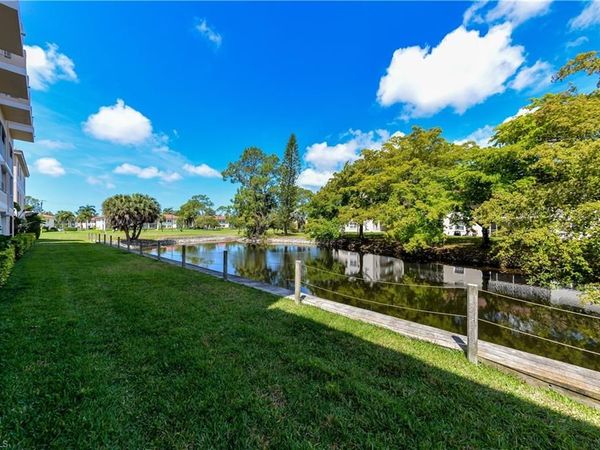 992 Woodshire LN, Unit D107, NAPLES, FL 34105