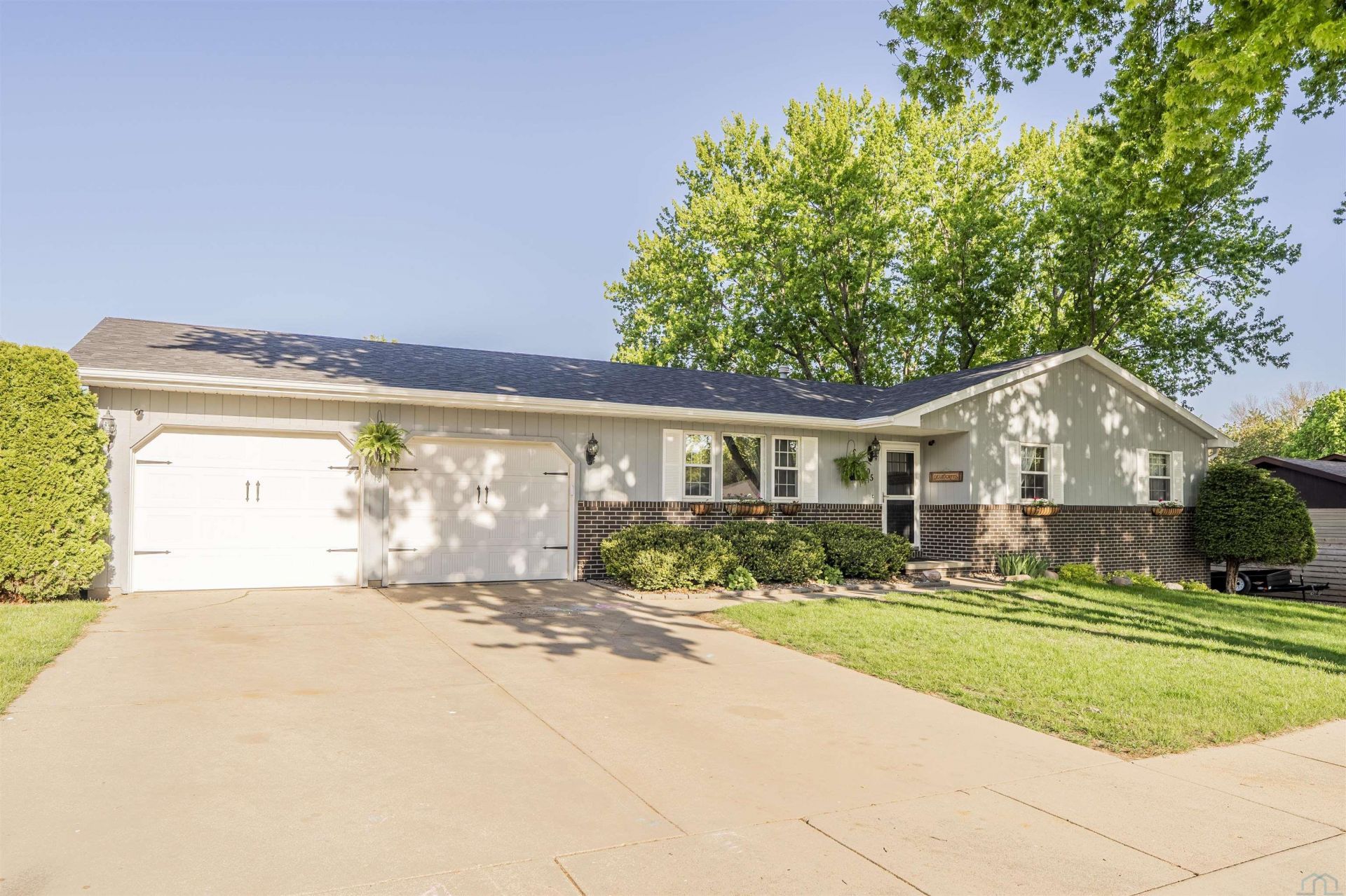 205 Ridgewood Dr, Lemars, IA 51031 Main Photo
