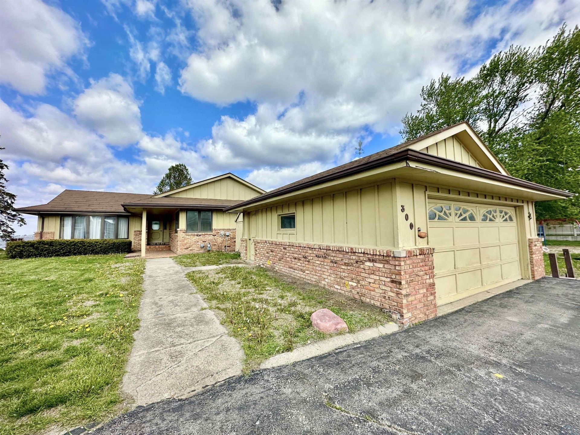 300 Lakeshore Dr, Lakeside, IA 50588 Main Photo