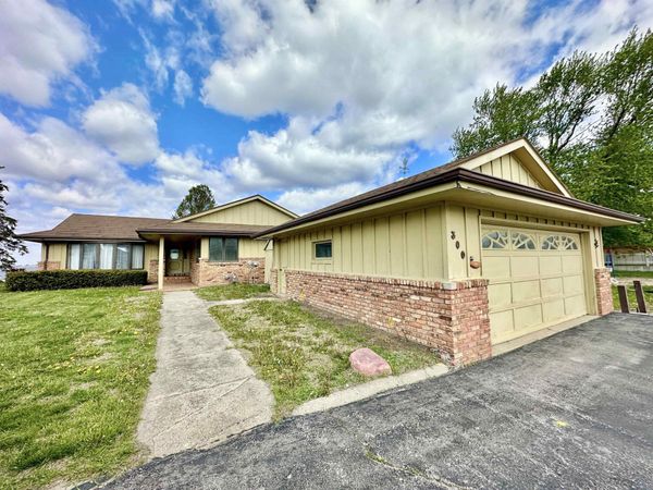 300 LAKESHORE DR, Lakeside, IA 50588