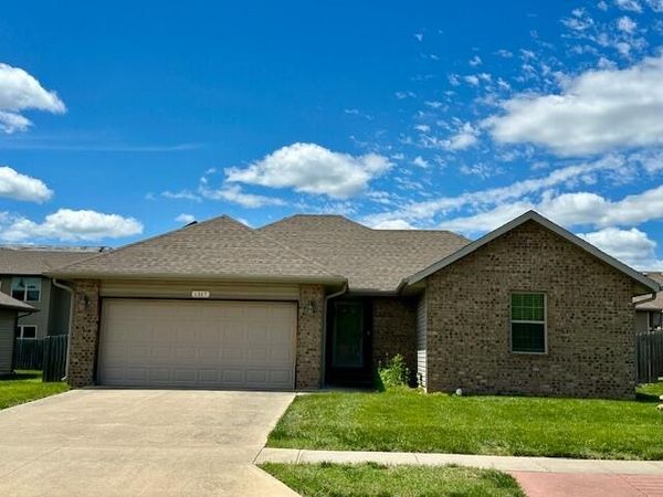 1317 S Venice Avenue , Republic, MO 65738