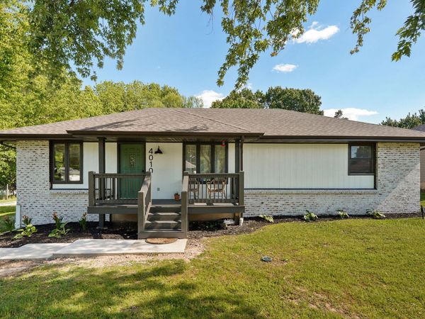 4010 W Dahlia Drive , Battlefield, MO 65619