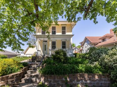 220 S 3RD Street, COUNCIL BLUFFS, IA 51503