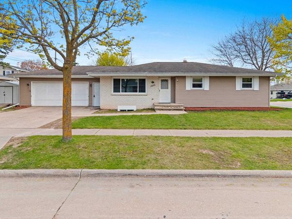 1825 GRANT STREET, Appleton, WI 54914