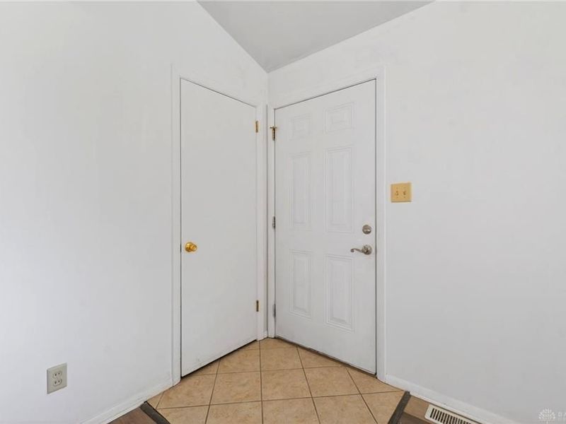 415 Falcon Drive, New Carlisle, OH 45344 Photo 4