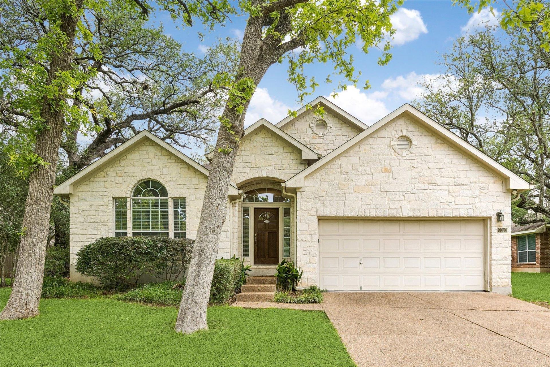 9010 Meacham Way, Austin, TX 78749 Main Photo