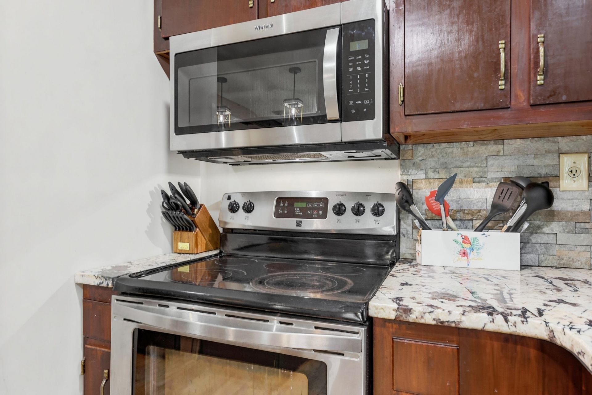 2419 Hilton Dr. Photo 31