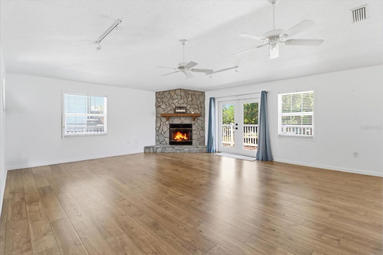 1931 NW 18th Street , Crystal River, FL 34428 Photo