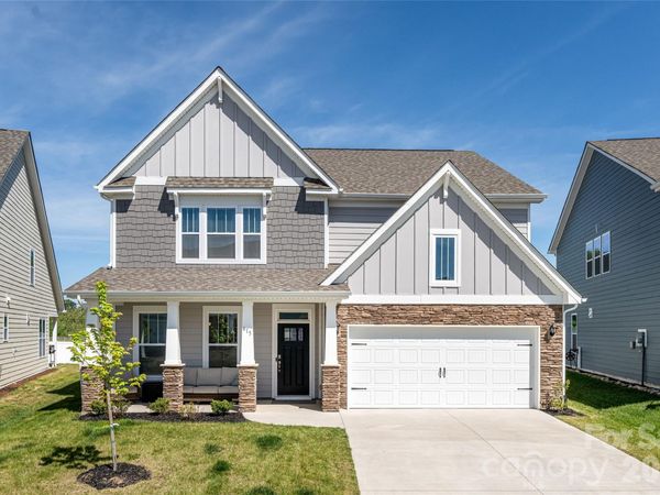 615 Fox Cove Road, Hendersonville, NC 28792