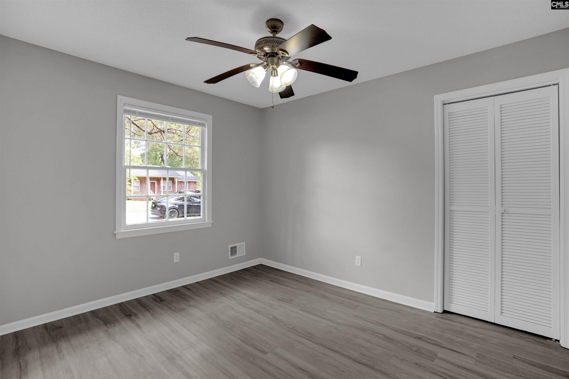 402 Ravenscroft Road  Photo 18