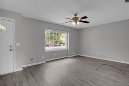 402 Ravenscroft Road  photo 4