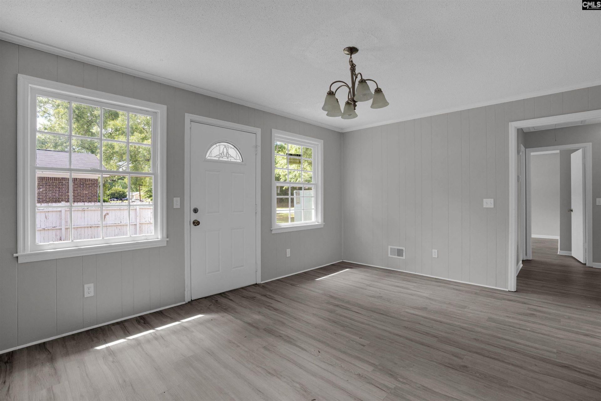 402 Ravenscroft Road  Photo 6