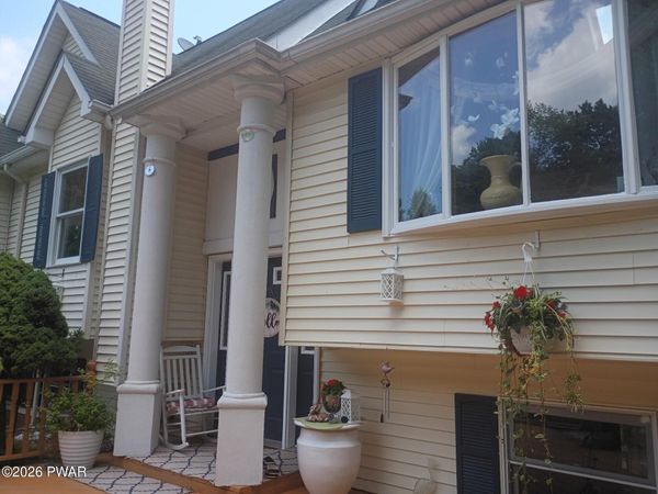107 Lookout Drive, Hawley, PA 18428