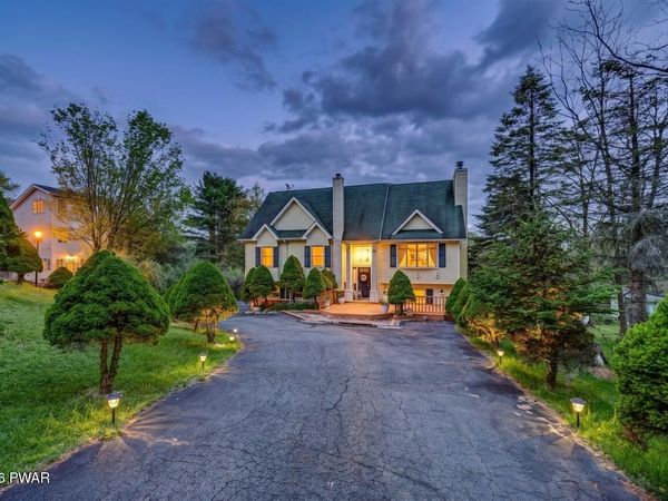 107 Lookout Drive , Hawley, PA 18428