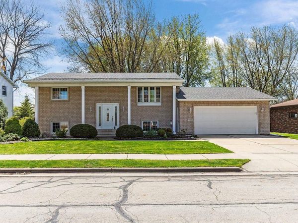707 PIERCE AVENUE, Little Chute, WI 54940