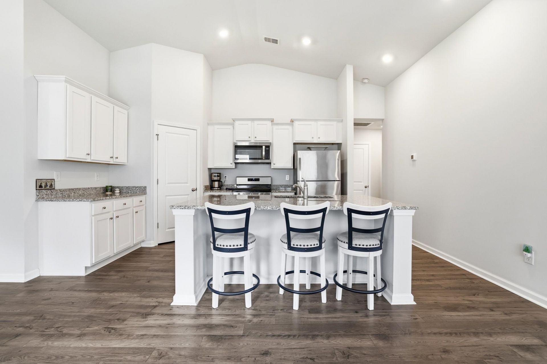 1412 Jardine Loop Photo 4