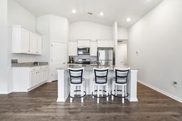 1412 Jardine Loop photo 4