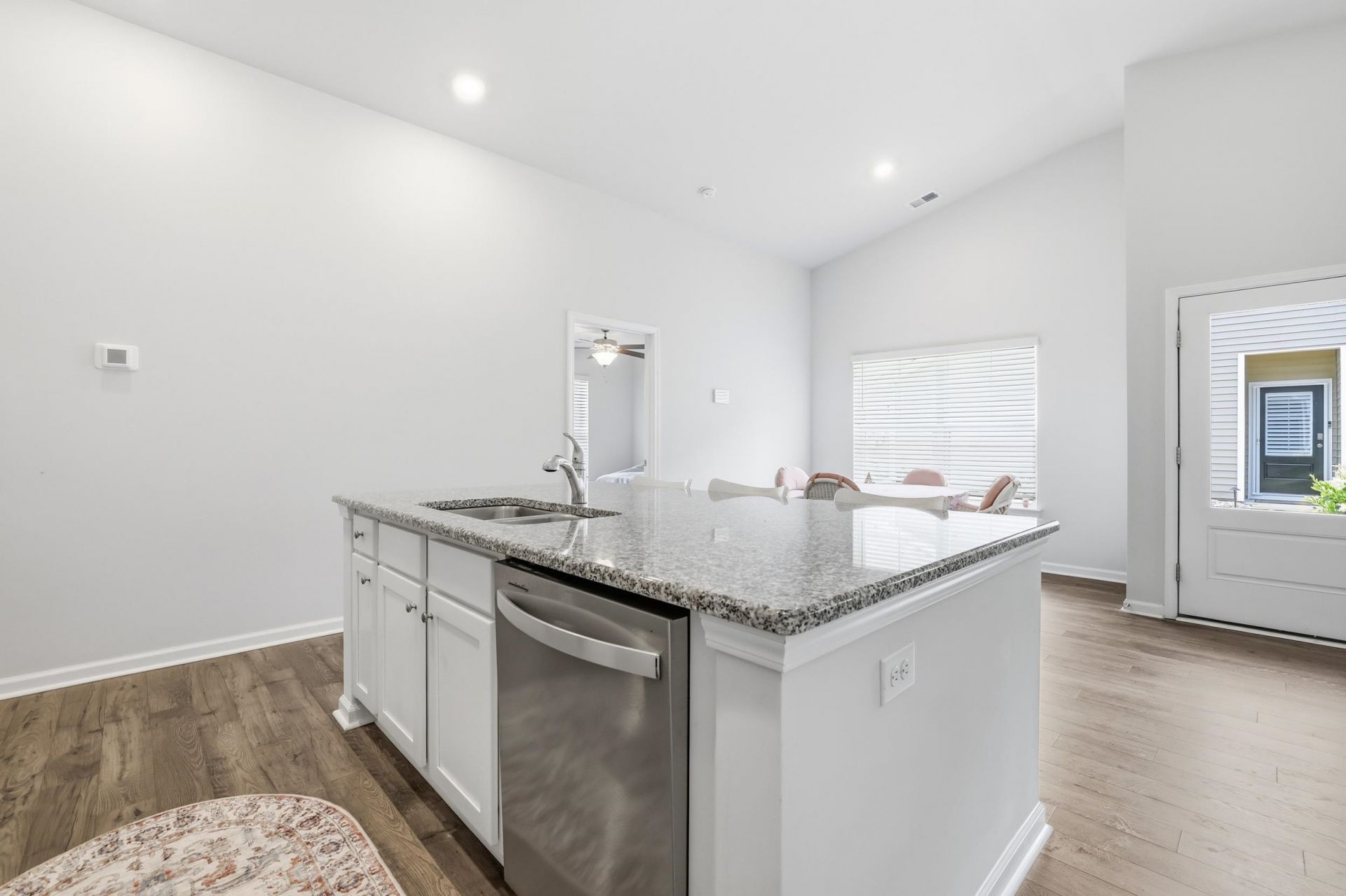 1412 Jardine Loop Photo 5