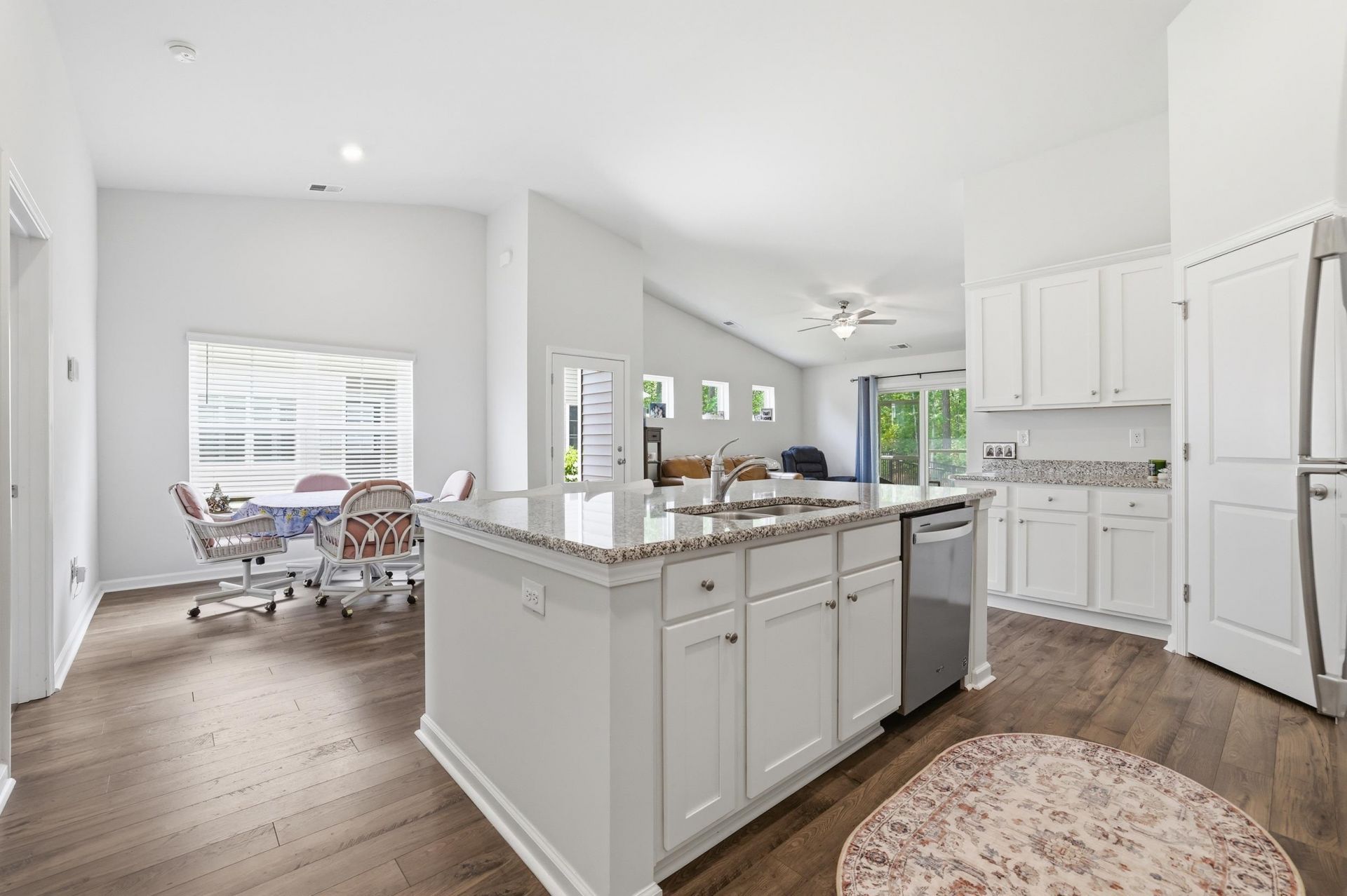 1412 Jardine Loop Photo 6
